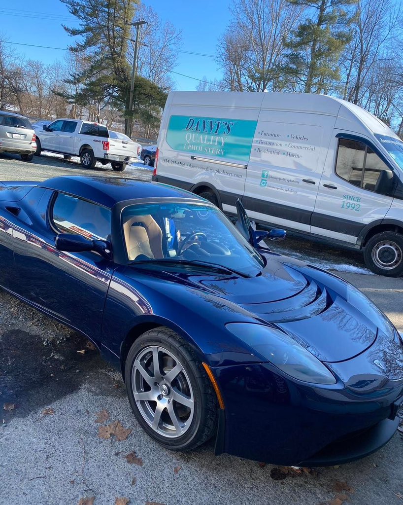 Before and after Tesla headliner we  completed earlier this year and forgot to post 🤦‍♂️🤣😎

#DQU #dannysqualityupholstery #upholstery #smallbusiness #customupholstery #familybusiness #upholsterylife #dquruckersville #dqucville #beforeandafter