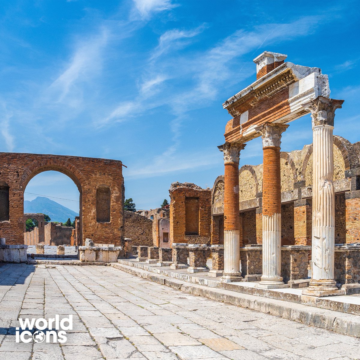 The ancient ruins of Pompeii are one of Italy's most visited attractions and this week's World Icon 🇮🇹 At over 2,000 years old, these ruins give us a detailed insight into how the Romans lived. Find your perfect campsite nearby 👉 ar.camp/campania-italy