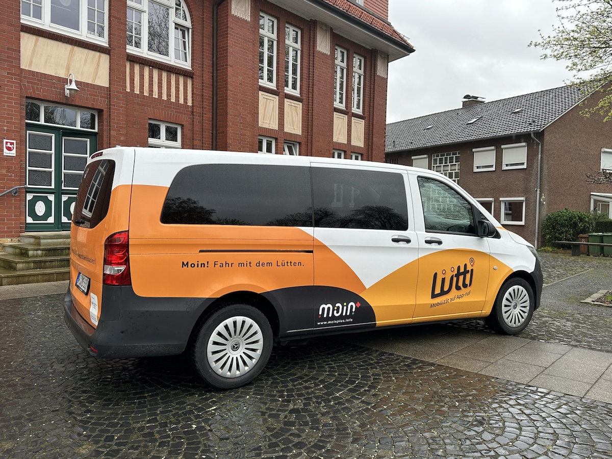 hasepost's tweet image. "Lütti" trägt das plattdeutsche "lütt" für "klein" im Namen, aber was der Landkreis Osnabrück in dieser Woche an den Start bringt, hat das Potential den Personennahverkehr ganz groß und nachhaltig zu verändern ... – @vosinfo #bramsche #melle #bersenbrück

hasepost.de/mit-luetti-den…