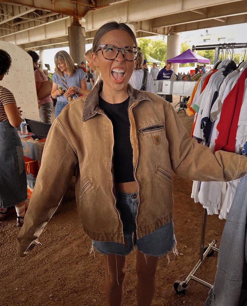 Waterfront Park Lou (@wfpark) on Twitter photo The moment you realize that the <a href="/TheFleurDeFlea/">Fleur de Flea Vintage Urban Market</a>’s Outdoor Vintage Market is only 10 days away on April 13th! 😆
📸: TruthfullyCharlie The moment you realize that the <a href="/TheFleurDeFlea/">Fleur de Flea Vintage Urban Market</a>’s Outdoor Vintage Market is only 10 days away on April 13th! 😆
📸: TruthfullyCharlie