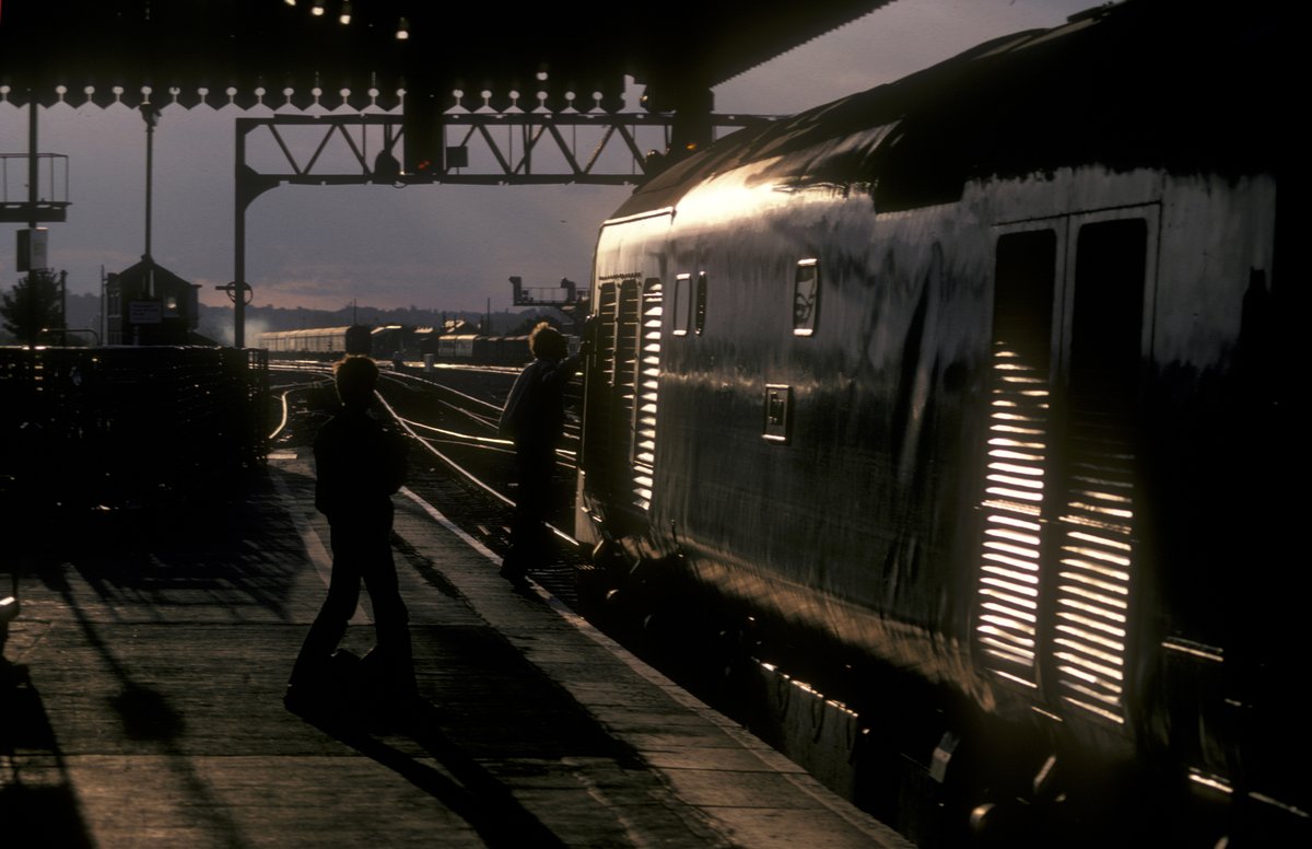 A couple for steam men (and women), and Platform Enders at Reading on a late summer evening in 1982 (@artefactual_KW)