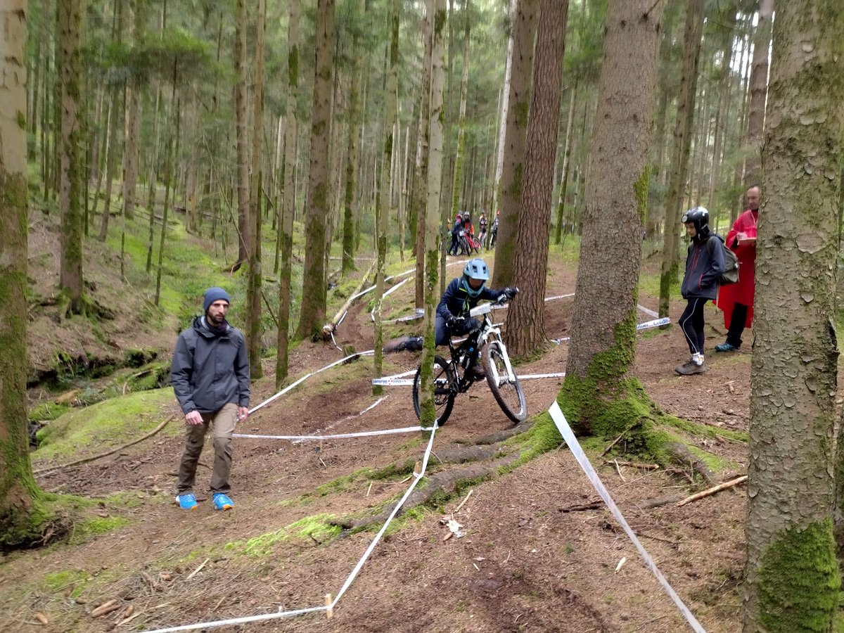 UGSELGrandEst's tweet photo. Le territorial VTT UGSEL Grand Est au coeur de la #SOP2024. Une compétition honorée de la présence de Rémi Thirion, athlète de haut niveau vosgien et pilote professionnel de VTT. @regiongrandest @marechalgui @UGSELnationale @MASSIFDESVOSGES @pepanier @RA_GrandEst https://t.co/BGb8BBt8yh