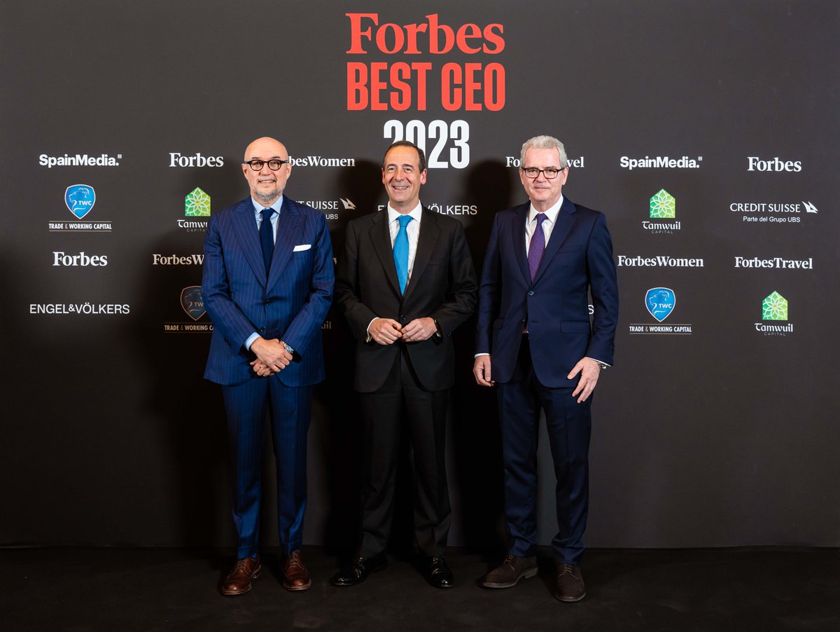 Gonzalo Gortázar, consejero delegado de CaixaBank, recibe el premio ‘Forbes Best CEO 2023’, que reconoce la trayectoria y labor de los primeros ejecutivos de empresas españolas que más han destacado en el último año @Forbes_es #ForbesBESTCEO23 👏👏