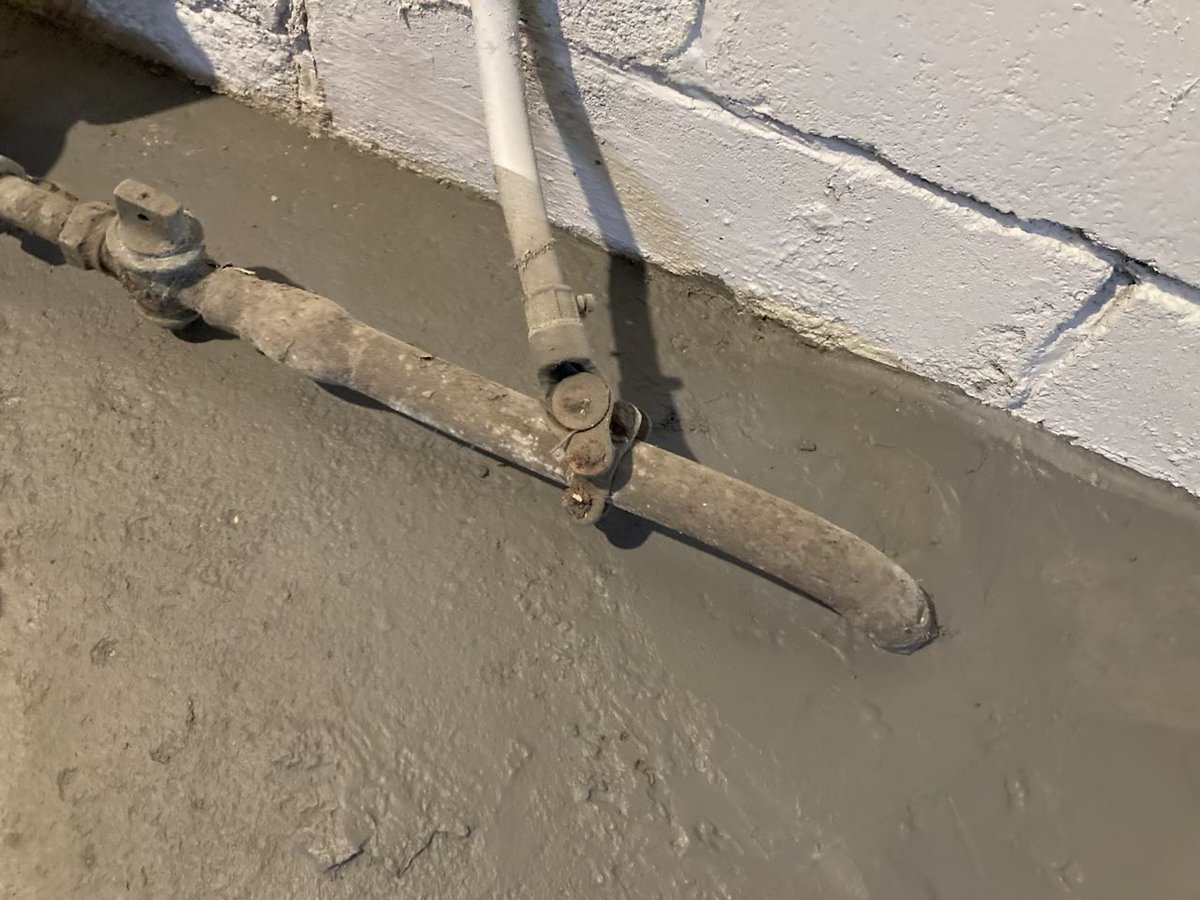 My brother’s buying a house in Milwaukee, and sure enough: it has a lead pipe! Lead pipes aren’t just local to Wisconsin - there are 500K contaminating drinking water in NYS. @GovKathyHochul’s 50% cut to clean water in the state budget would make it harder to get the lead out.