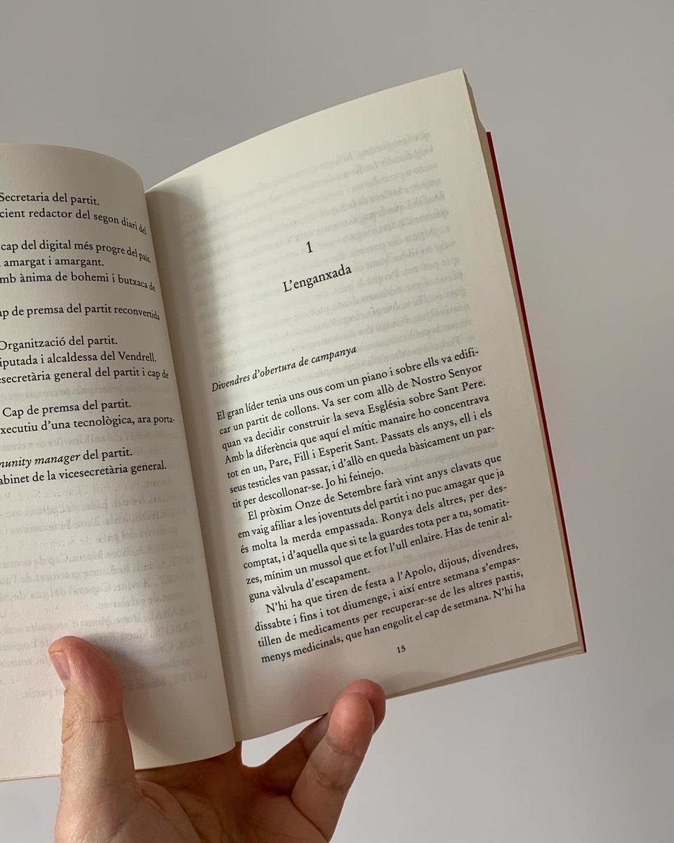 toniaira's tweet photo. Ja som al mes de #SantJordi… 🌹📚 i sapigueu que estic animadíssim, escrivint el segon volum de les aventures d’en Max Margarit, amb misteri, humor, política… i per al Sant Jordi de 2025, amb més canallesca pel mig 😎 Aquí us deixo com obro #COSaTERRA, pels endarrerits 🥰💥 https://t.co/lt0En7WBCq