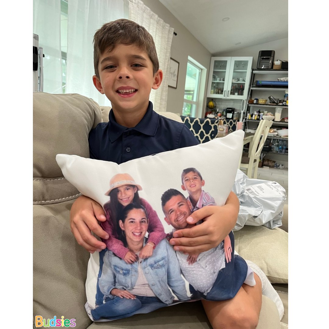 Pillows for the whole family! ❤️ Young artist Ariana created an original drawing for a square pillow, and her family’s picture is on one too. The best of both worlds! Order your own custom gift at the link in our bio. 😊 💛