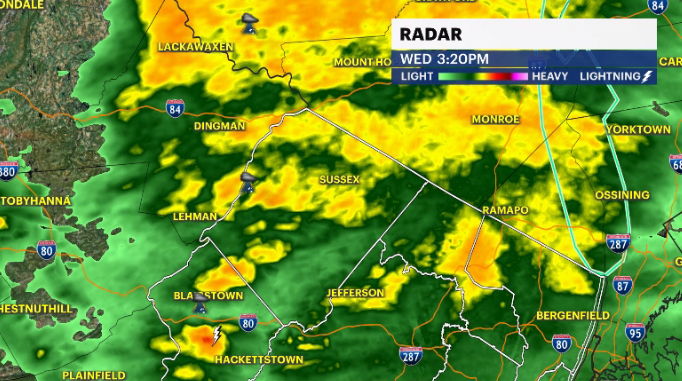 DaveCurren's tweet image. Pouring rain right now with possible mixing with elevation in northern NJ and the Hudson Valley. Can anyone confirm? My wife saw some snow mixing briefly in Morris county. #NJwx #NewJersey #SpringStorm