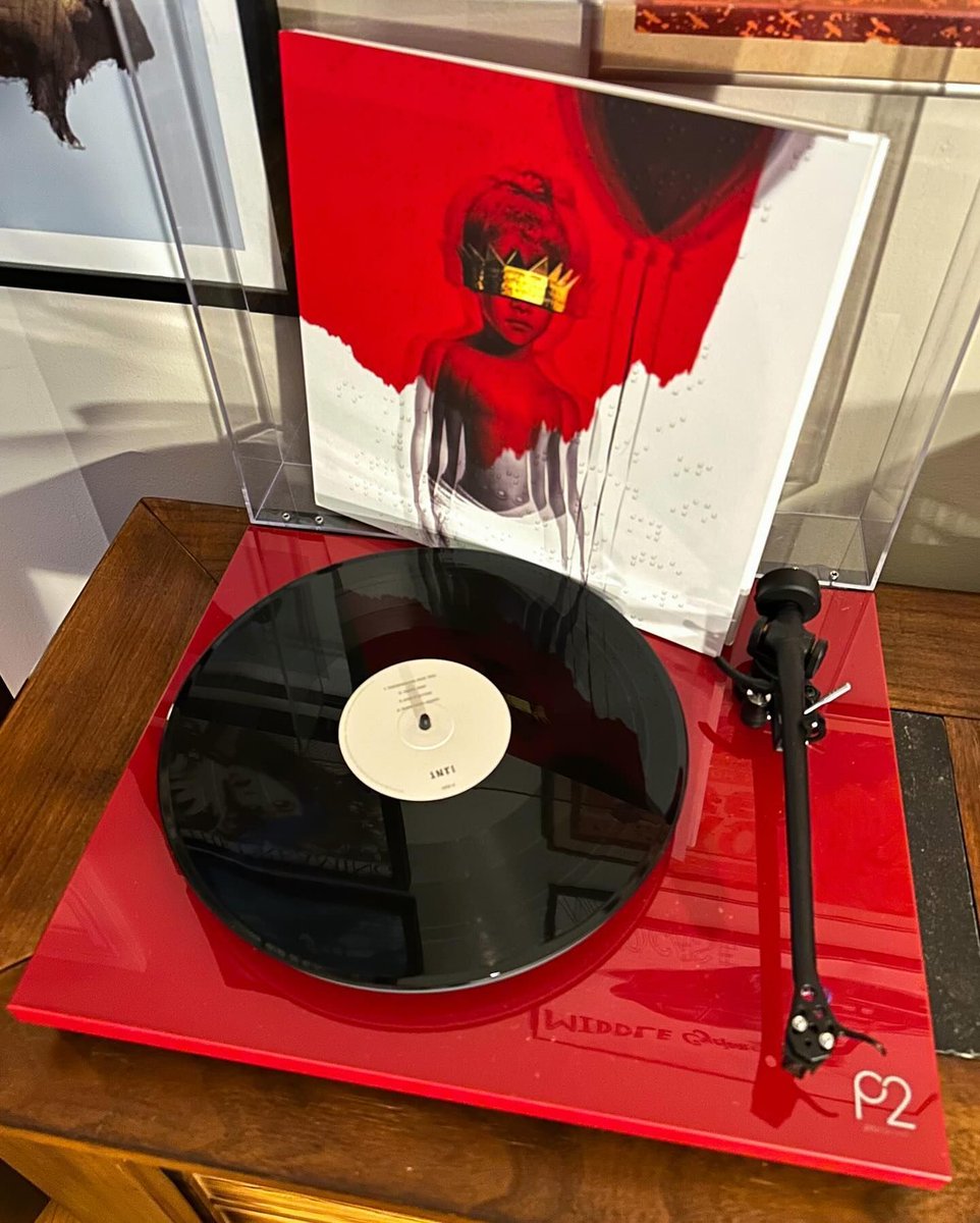 Rihanna's 'Anti' 🖤 An album that defies expectations and showcases the power of authenticity and evolution. 📸 ig: harma808 #collectionvinyl #lovevinyl #vinylmusic #vinylcollectors #vinyllife #recordlover #igvinyl #vinylrecords #instarecords #recordsareforever