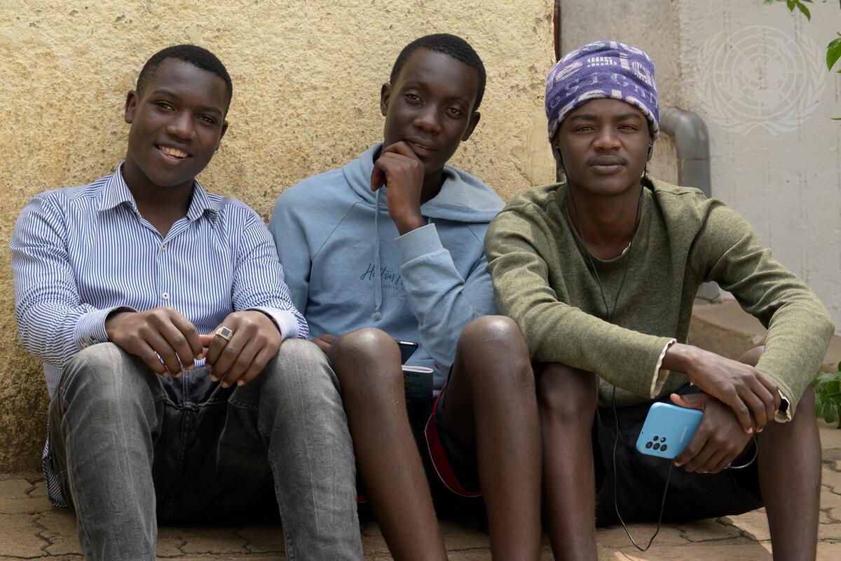 Today is International Day of Reflection on the 1994 Genocide against the Tutsi in #Rwanda A view of three young men in the Nyamirambo area, a car-free zone in Kigali. bit.ly/30YearsRwandaU… UN Photo/Manuel Elías