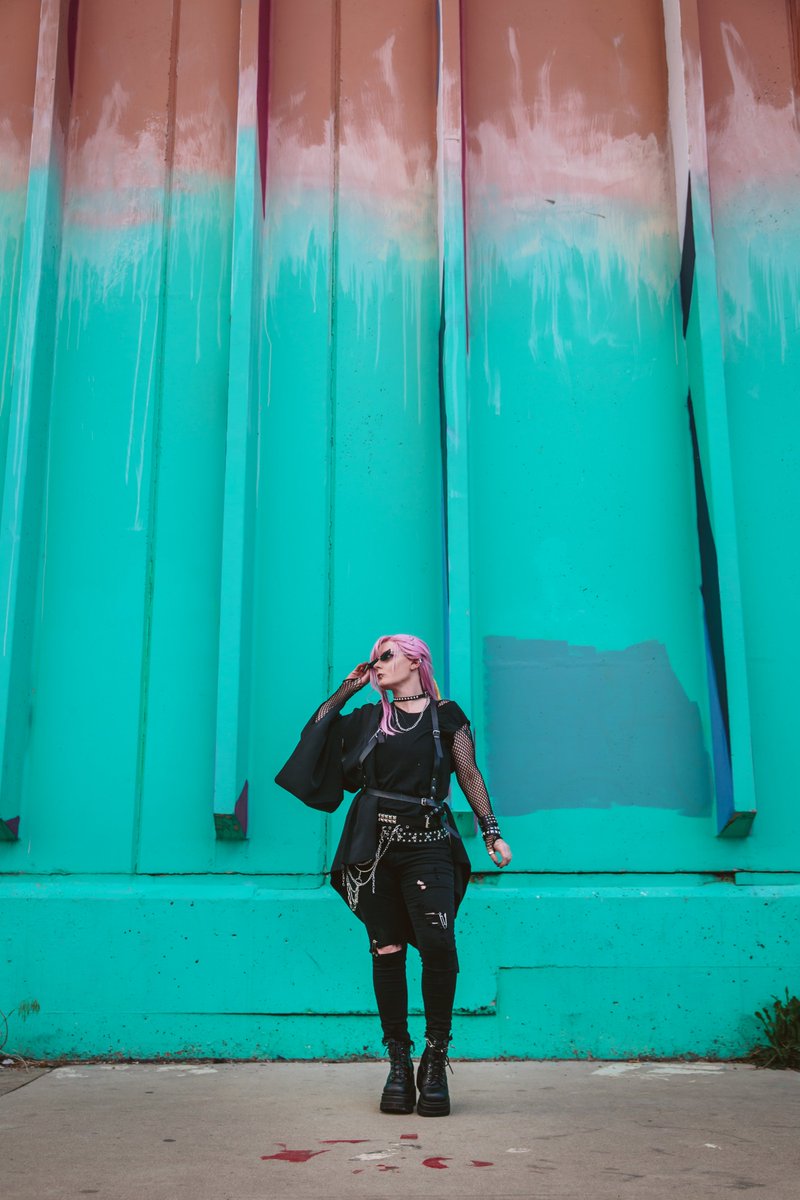 Sometimes the building is a perfect color. Photo by Aubry Aragon Photography as a shoot I did for @runwaynaha #sk8theinfinity #CherryBlossomSk8