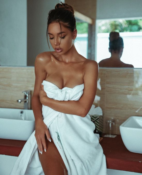 Can I send you the pic without the towel ? https://t.co/RkhqjyQuLK