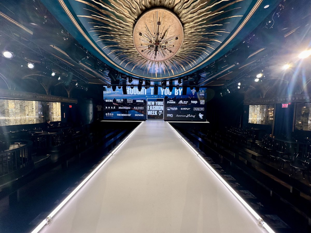 NY, NY 📍Myles Mangino Sets Stage for Runway 7 During New York Fashion Week with CHAUVET Professional 👉 READ the featured story pulse.ly/hk98irko4z
.
.
.
#chauvetprofessional #stagelighting #catwalk #fashionshow