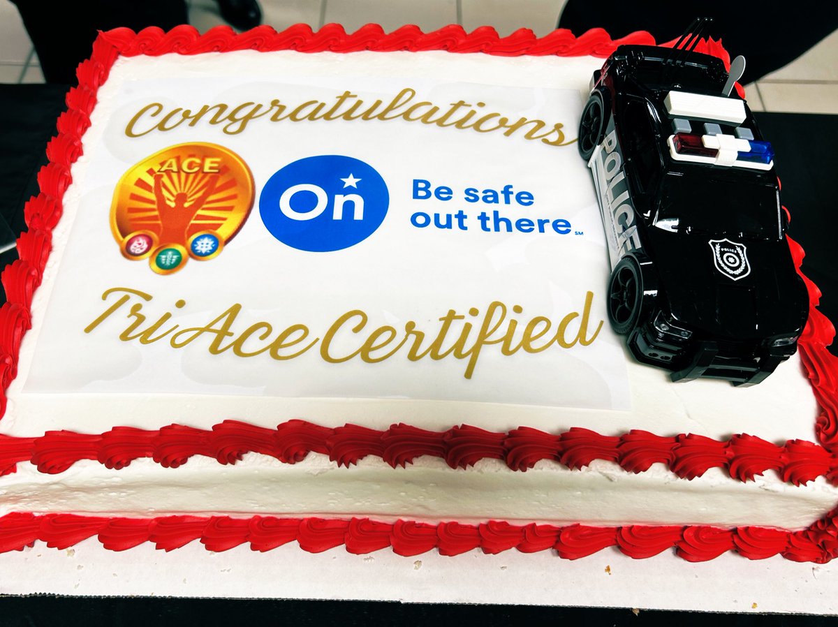 Congratulations @OnStar on your Tri-Ace Accreditation in dispatching excellence for medical, fire and police. It was great to meet your dedicated team and celebrate this amazing accomplishment right here in @oshawacity. Thanks for choosing the police car for the top of the cake!