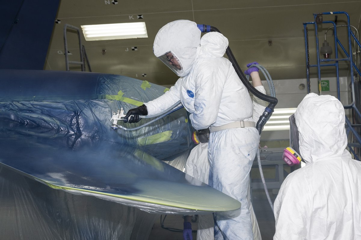 Painting the Demo Jet is a lot of work! Bravo Zulu to the members of 1 AMS for their great work! For more info on the 2024 Demo Jet paint scheme go here 👉 shorturl.at/kqxyZ. #CF18Demo #RCAF100