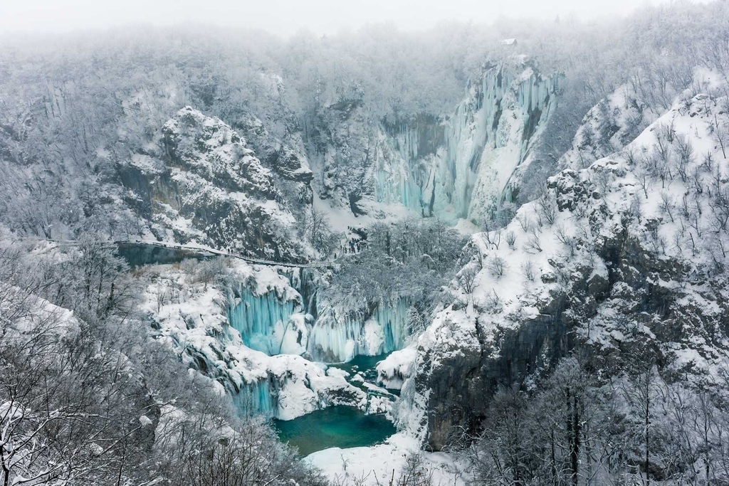 One of the best places to visit in Croatia: Plitvice Lakes National Park. If you want to take a once in a lifetime trip to Croatia, but are daunted by the task of planning and booking, see our tailor made trip service: bit.ly/40Ey5to