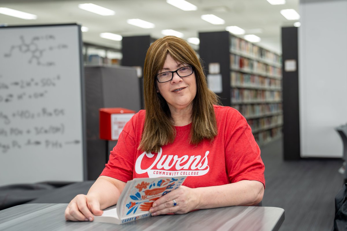 Kerry Weishampel was inspired to advocate for marginalized indigenous women by her study of “Carry: A Memoir of Survival on Stolen Land” by @ToniJens. The #owenscc student is set to visit the Lakota people of South Dakota. Read Kerry's story ➡️ bit.ly/4cEO4NH