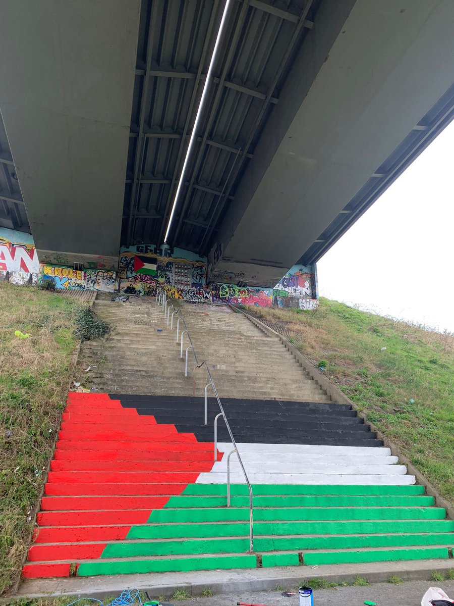 A team of our dedicated activists painted the #Palestinian flag on the steps beneath the Foyle Bridge to show #Derry solidarity with #Palestinians in #Gaza #WestBank occupied #eastjerusalem #FreePalestine 🇵🇸🇵🇸🇵🇸🇵🇸🇵🇸🇵🇸