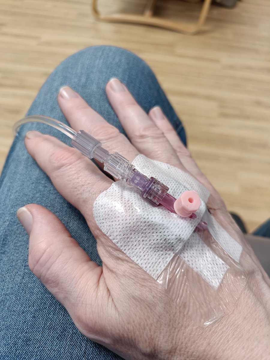 spgmutts's tweet photo. Day 2 of 3 for IV steroids. Bad relapse started Monday evening. Yesterday's dose helped with pain in my leg/foot. #BeatMS #HateMS https://t.co/U9qGQ5lKRc