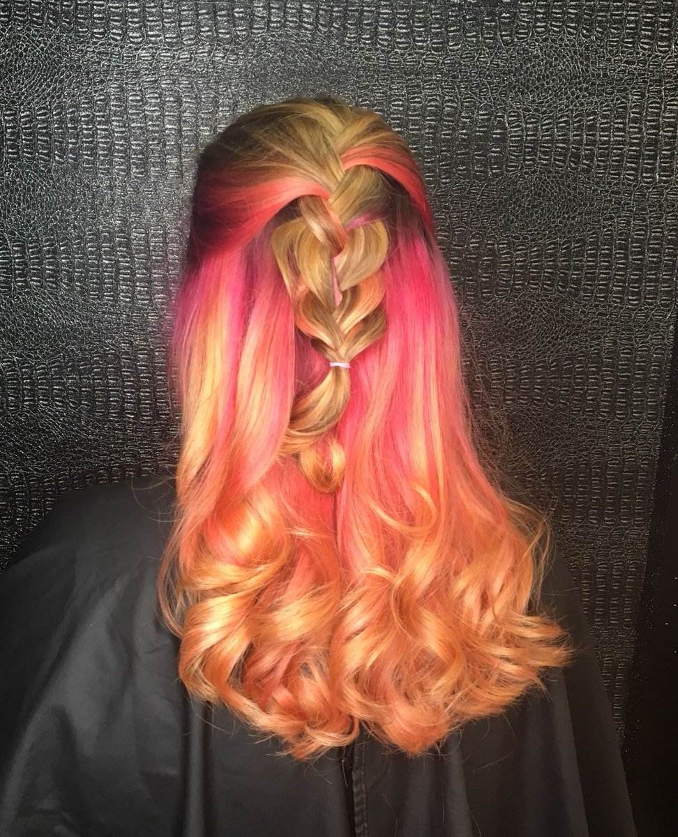loving this dreamy pink peak a boo 😍✨ @mishigprocrastinates
#hairdomichelle #daphneal #savannahga #spanishfortal #hairdolyfe  #forthairdo #hairdo42 #PMHaircolor #PMcolor #paulmitchellpro @paulmitchell  #hairdosalon #paulmitchell #hairdoaf 
l8r.it/sy20