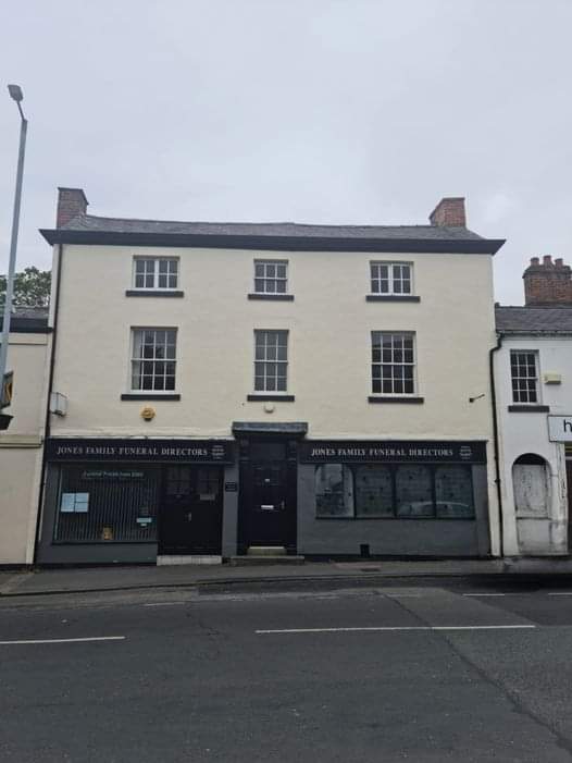 Jones_Funerals's tweet image. Just a quick update regarding our telephone line...Unfortunately, it is still down, so if anybody needs to get in touch about anything at all, please call 07301550463 instead. Once it is sorted, we will let you all know. We apologise for any inconvenience this has caused. (1)