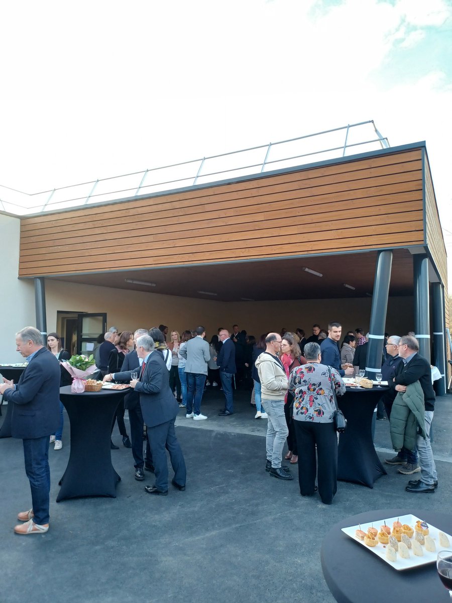 [CŒUR D’OUVRAGE #Territoires] - Groupe scolaire Roquecourbe protégé des inondations🎒 Spie batignolles a participé à l’inauguration du groupe scolaire Roquecourbe dans le Tarn. Carceller, fililale de Spie batignolles malet, était en charge des VRD. Bonne installation aux élèves!