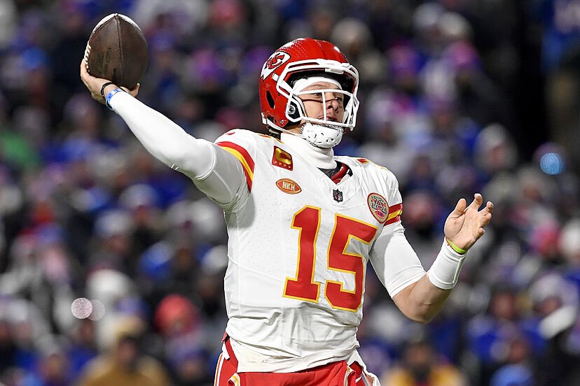 QUlNC3's tweet photo. Mahomes broke the Bills. https://t.co/YHxVuzrFtZ