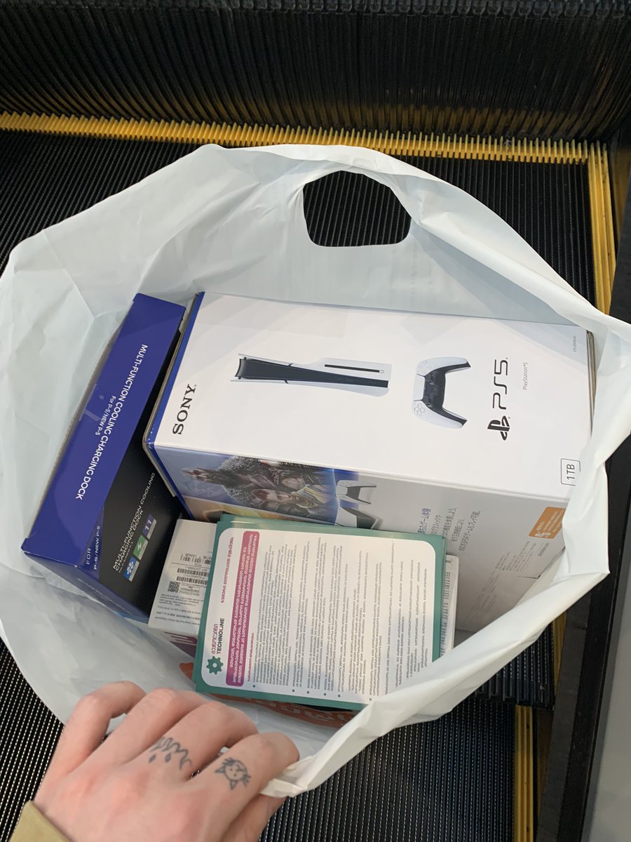 денис tweet media