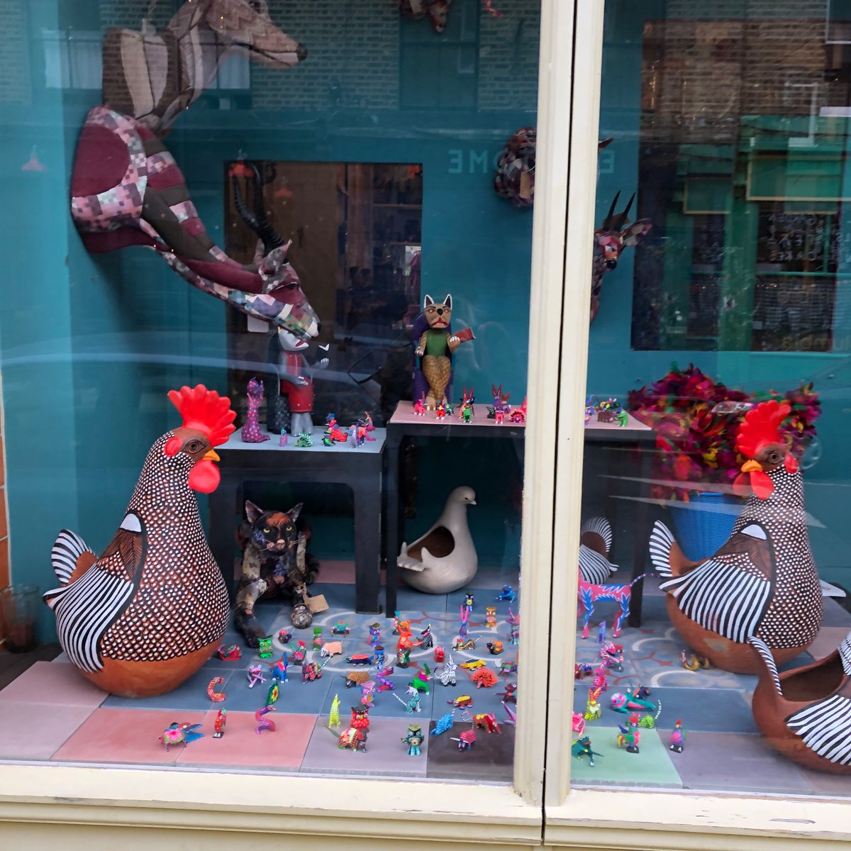 #columbiaroad #eastlondon is always an #inspiration …the Mexican shop #windowdisplay for #Easter