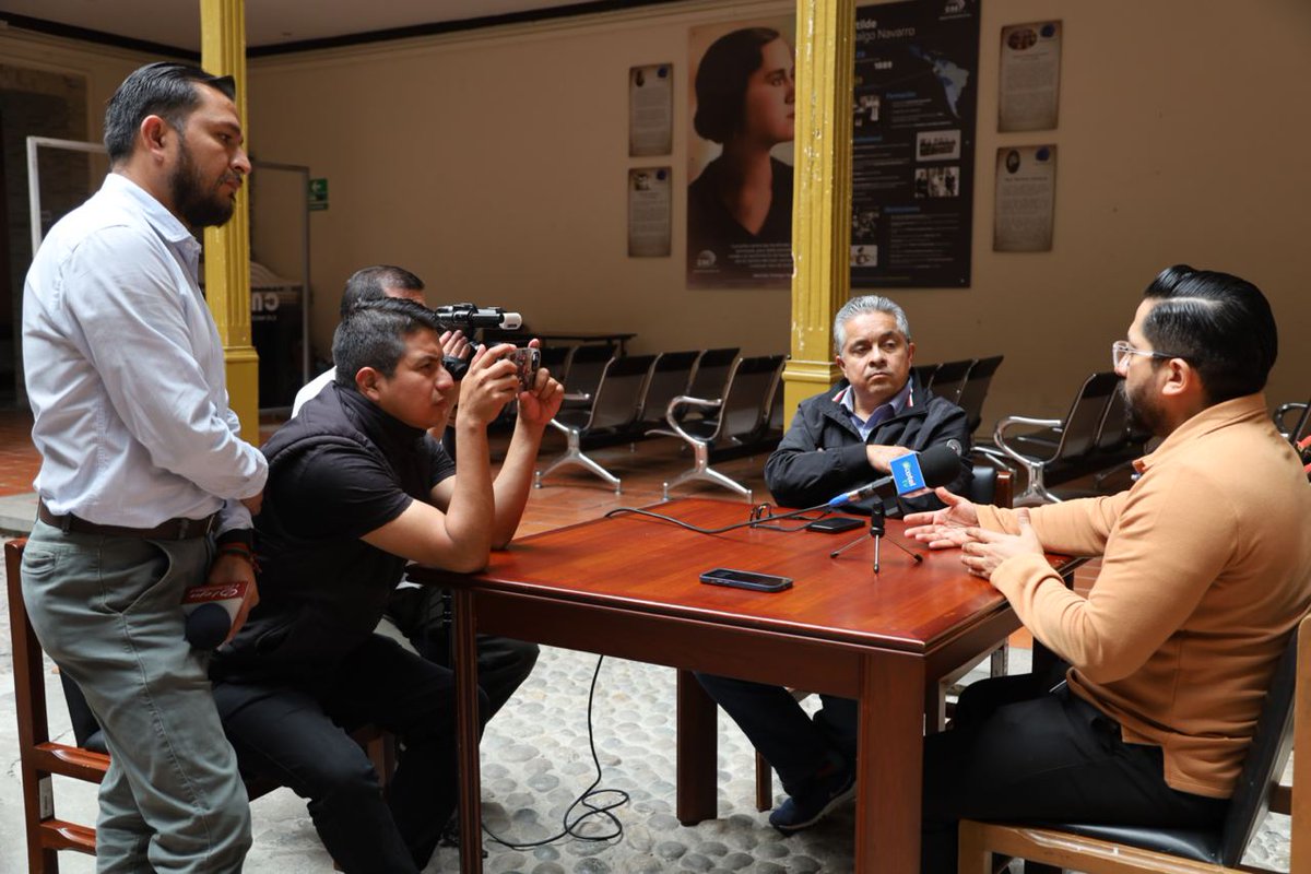 CNELoja's tweet photo. ENTREVISTA 📻 | Nuestro director @LuisCisnerosJ  informó a la ciudadanía a través de @LojaCanal y @cadenaecotel referente a la organización del #ReferéndumYConsulta2024 🗳️. https://t.co/Y9VcOKBD9c