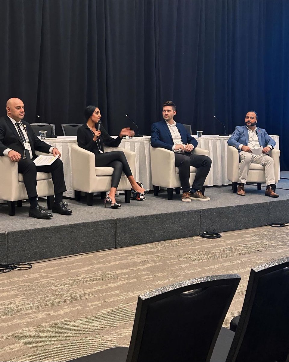 taravasdani's tweet image. Ottawa ❤️

Seven years ago I graduated from @uocommonlaw with two law degrees... entirely in French.

Seven years later, I was invited back to my law school to speak. 

#lawschool #uo #uocommonlaw #pdc #pclf #university #leadership #legaltech #ai