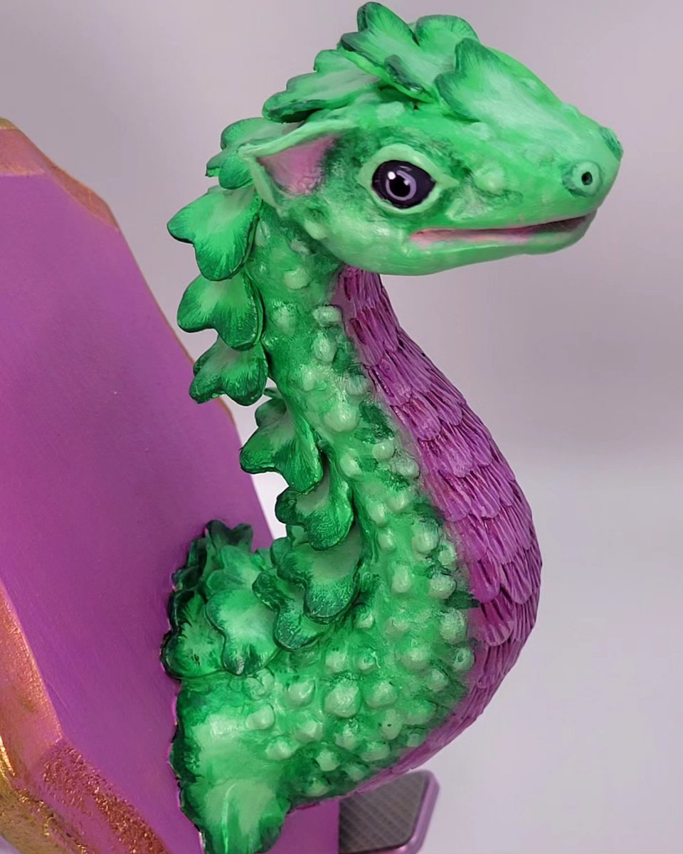 divinedelphiFX's tweet photo. A bit late posting over here, but I did finish the dragon for the month of March! He's based on red clover and a leopard gecko, and such a goofy lil guy. #sculpture #dragon #dragonsculpture #fantasyart #cloverdragon #cosclay #YearOfTheDragon https://t.co/xTR0l8vY0u