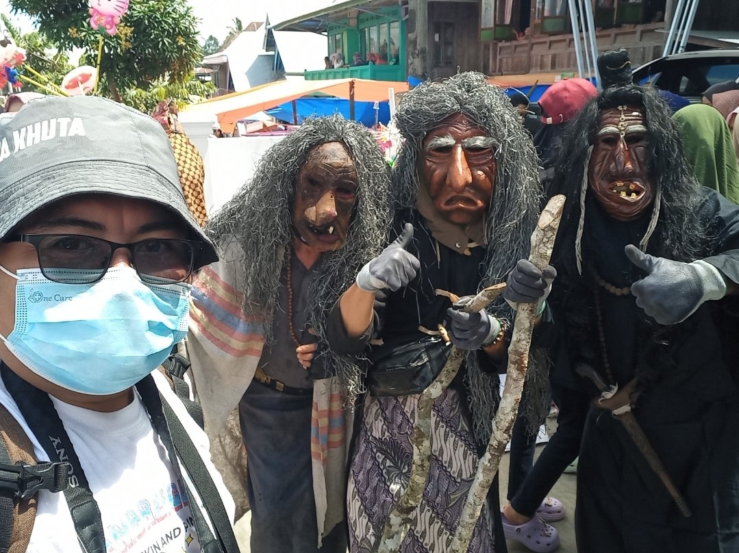 Ramadhan hampir berakhir, pertanda syawal sudah di depan mata. Berarti perhelatan Sekura akan segera digelar masyarakat Lampung Barat. 

Dang Cawa Khuta!