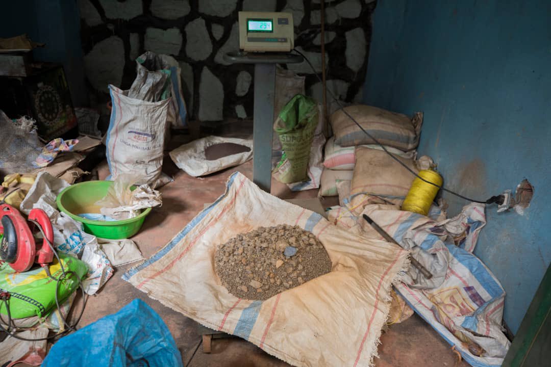 The Rwanda National Police (RNP) anti-smuggling and organized crimes department has discovered two more houses in Kicukiro District, which were being used by illegal mineral traders to store mineral bought from thieves. police.gov.rw/media/news-det…