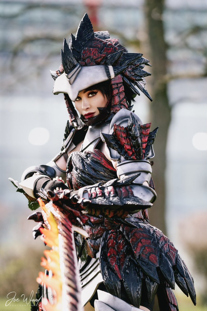 I’m so happy I finally have some great shots of my @monsterhunter Cosplay!! I worked so hard on this costume and only had a month! Thank you @_JoeWard for capturing me in this @megaconlive ♥️