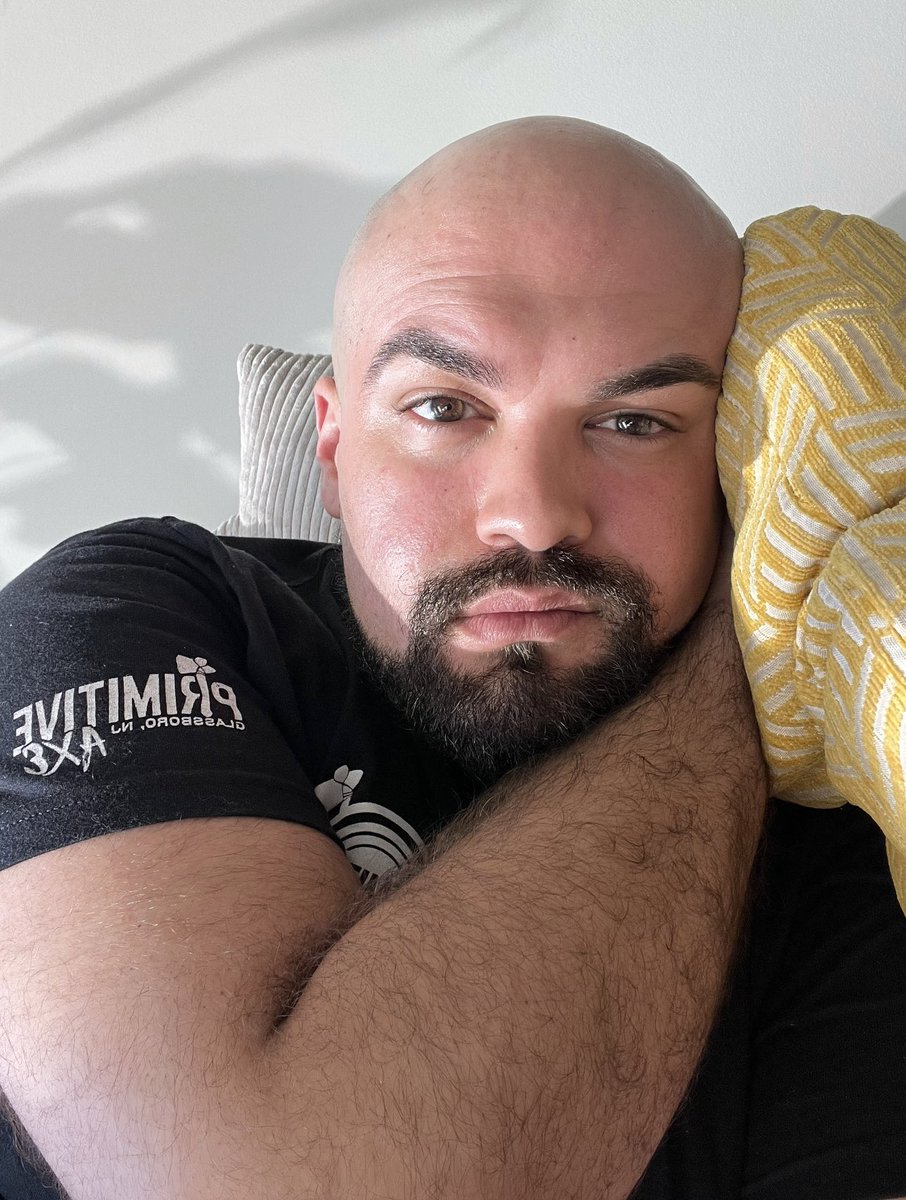 Rest is cute 🥰 #bear #gaybear #hairy 💕🐻