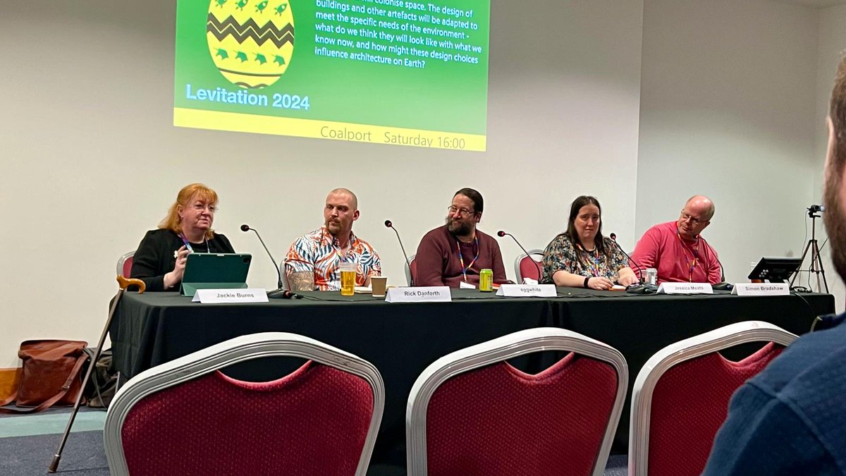 Rick_and_Write's tweet image. I didn&apos;t win the BSFA award, it went to a very deserving Emily.

But I had an awesome time at @Eastercon2024! Met lots of great people, saw interesting panels and faced my public speaking phobia by going on some myself. One with @MVMelcer and @burtkenobi

Can&apos;t wait for next year