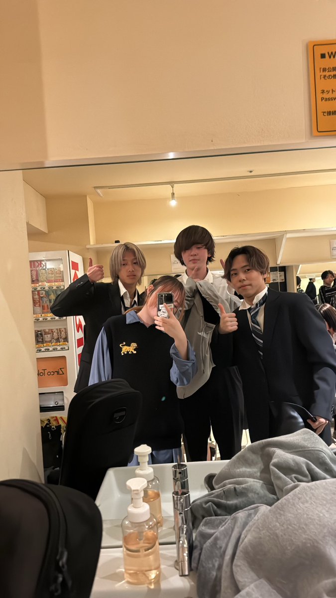 __hn3pch's tweet photo. 初の外部ライブを経験してから3週間、春休みの4本のライブを無事終えました🌻
まだまだ当日スタジオ入らなきゃ安心できないし、本番前はカタカタするけどこれから大成長を遂げます！！！！ https://t.co/rewzmKpq3D
