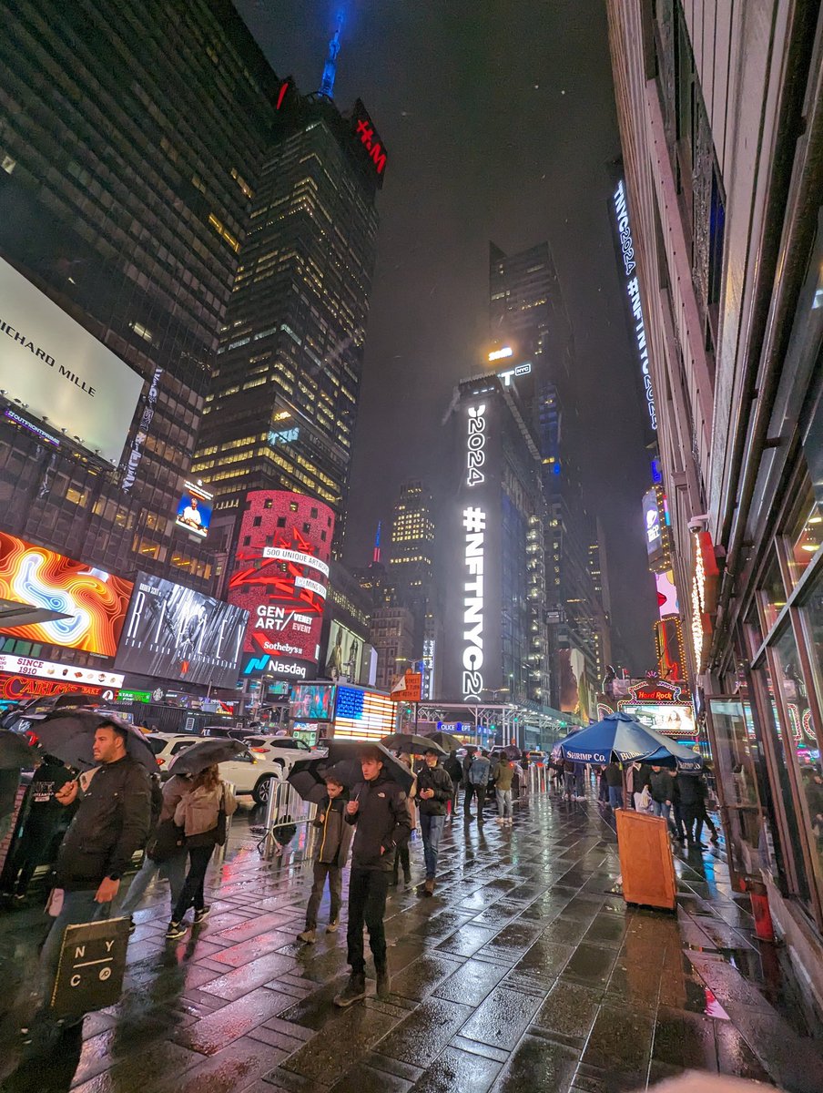 It was one of those once-in-a-lifetime nights 🤩🥹
Spotted my art on Times Square billboards, thanks to #NFTNYC2024 ❤️❤️❤️
Love you ⚡