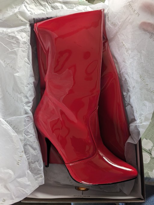 Good boy !  J'en veux encore. https://t.co/zMXAM2P8A8<a href="/tag/throne"class="tags"><span>#throne</span></a><a href="/tag/wishlist"class="tags"><span>#wishlist</span></a>