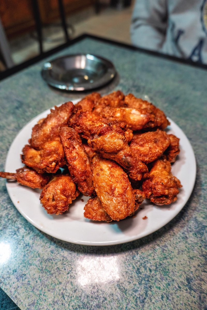 Como nos flipan las alitas del bar Dos Lunas! 😛🐥🌛🌛