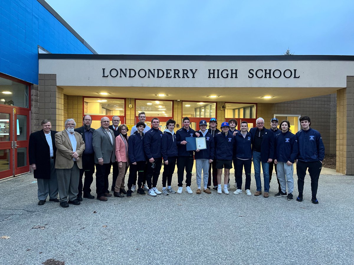 Last night, I presented a House Commendation to the @Londonderry_lhs Hockey team. I was joined by my fellow colleagues - Reps. MacDonald, Dunn, Thomas, Dolan & Lundgren. We are so proud of this team & coaching staff for their well-earned D1 Championship win! What a season!👏