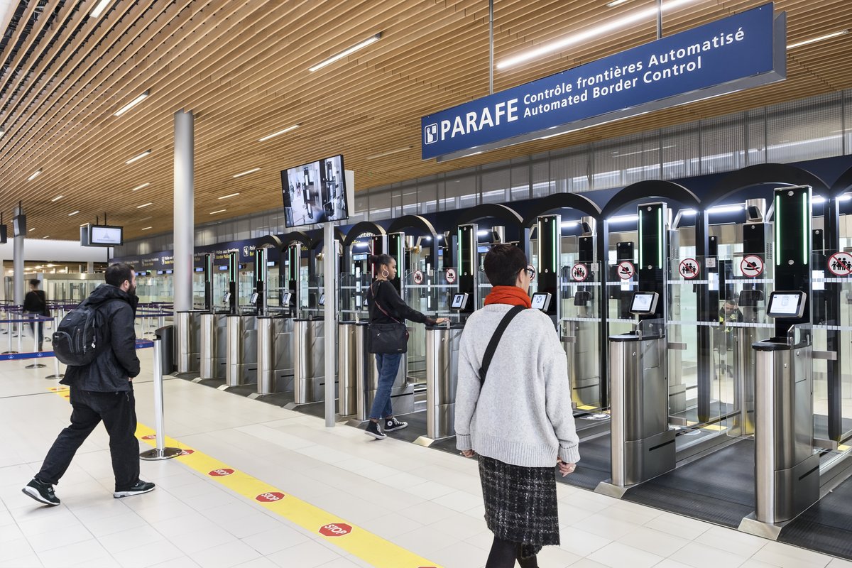 Communiqué de #Presse | Baromètre sur les temps d'attente aux contrôles frontières des aéroports parisiens en février 2024. À Paris-#CDG, 88,3% des passagers ont attendu moins de 10mn. À Paris-#Orly, 92,2% des passagers ont attendu moins de 10mn. ➡️ ow.ly/no7L50R7F1I