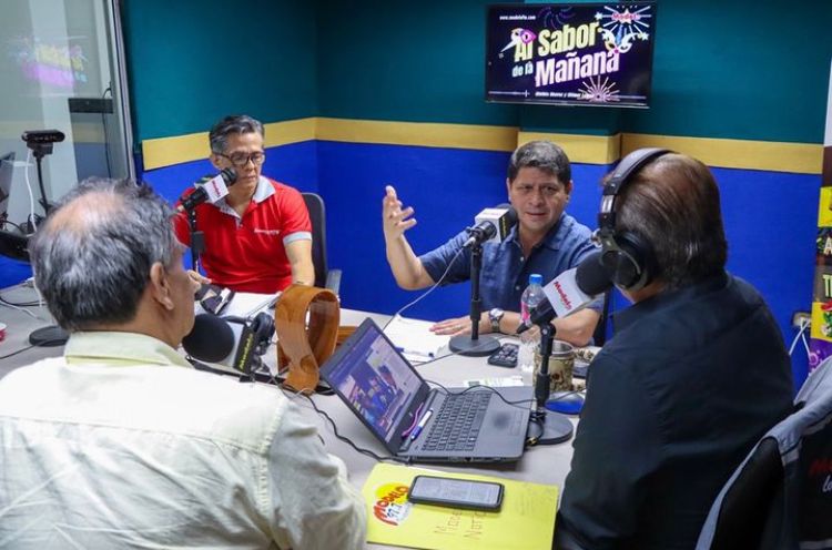 Modelo977's tweet photo. Entrevista en @Modelo977 con Danilo Palacios, Ministro de Agricultura y Ganadería. @AgriculturaEc @DPalaciosEc
#radiomodelo #modelonoticias #podcast #lapropia977 https://t.co/2ZU85fqBM7