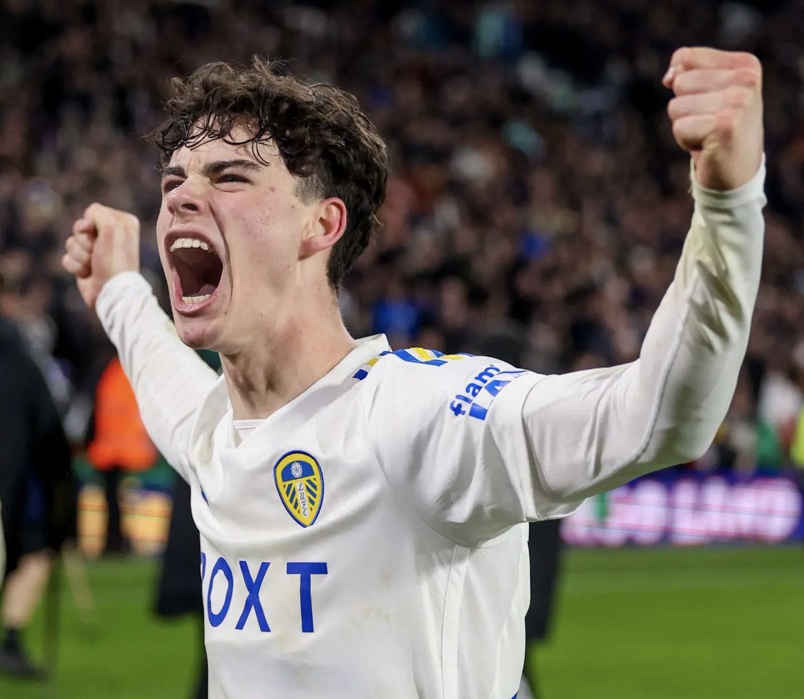 𝐎𝐍𝐄 𝐎𝐅 𝐎𝐔𝐑 𝐎𝐖𝐍! 🤍 👏 Congratulations to #LUFCAcademy graduate Archie Gray who has been nominated for the @SkyBetChamp Young Player of the Season & Apprentice of the Season award! #OneOfOurOwn | #LUFC