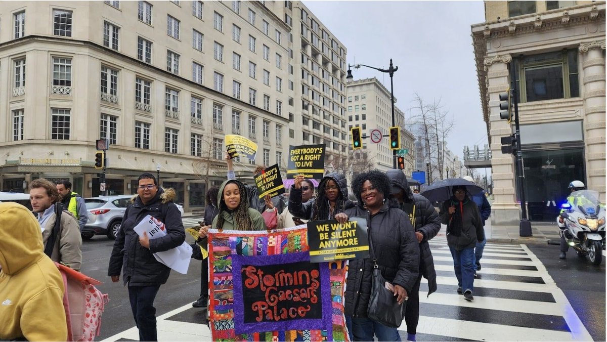 streetsensedc's tweet image. More than 100 people gathered for the Mass Poor People’s and Low-Wage Workers Assembly to draw attention to policies that worsen poverty. Read the full story from Andrea Ho on our website!  #StreetSenseMedia #PoorPeoplesCampaign 
bit.ly/4cz42Zx