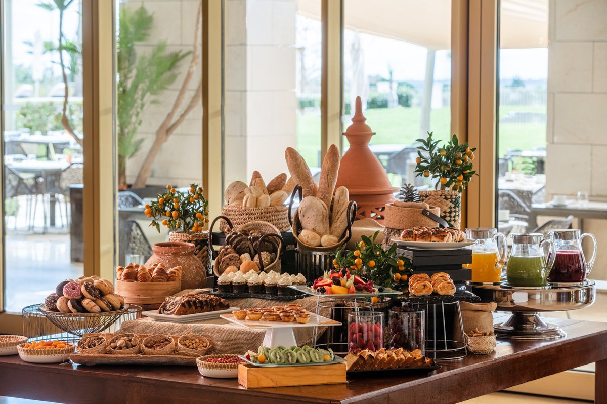 The perfect gift for Mother's Day in the Algarve 👇 The best gift is spend time together, surprise your mother with a unique special brunch at Anantara Vilamoura Algarve Resort 👉 hoteltreats.com/en/portugal/al… 06