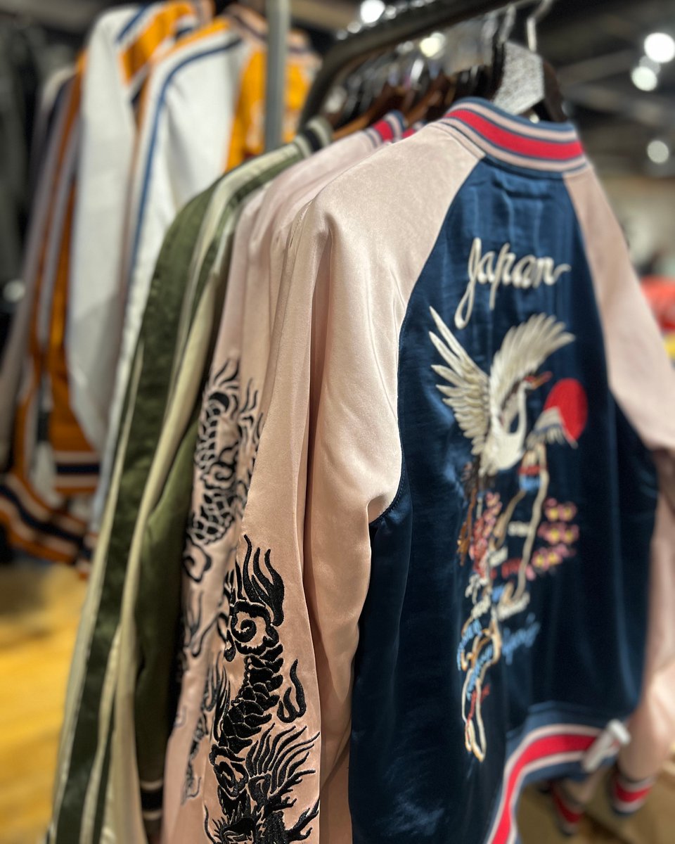 Elevate your spring style with some lightweight jackets from Superdry, ideal for layering in the crisp spring breeze ☀️

Style with a cute cami top underneath, denim shorts and some white converse! 🌸 

#SuperdrySpring #DenimShorts #Spring #MidsummerPlace