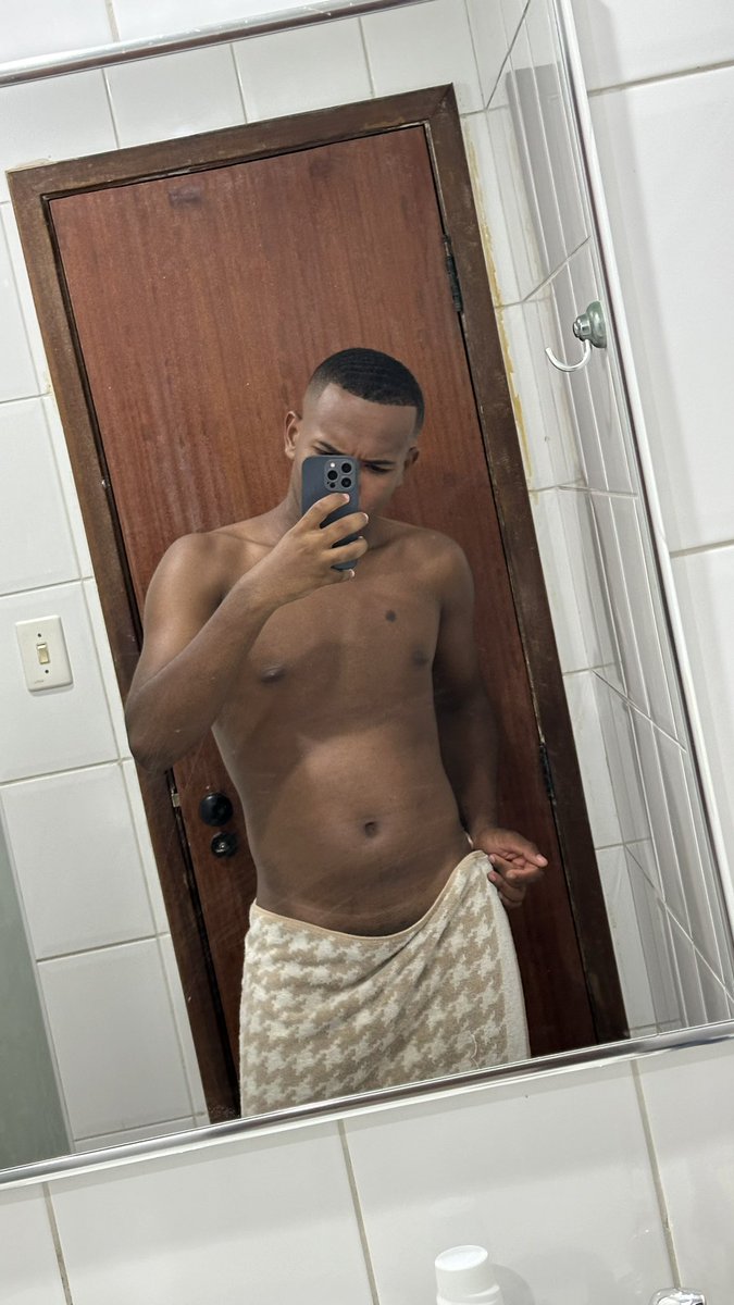 caiohot20's tweet photo. Pretinho 🧸🍯 https://t.co/mInbBJ2hpS