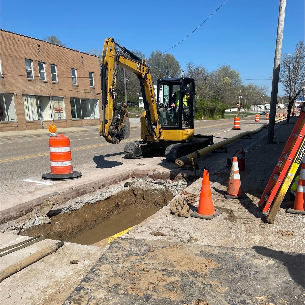 Upgrading one mile of natural gas steel pipeline in Alton with modern, corrosion-resistant polyethylene material to ensure continued safe, reliable delivery of natural gas for our customers.