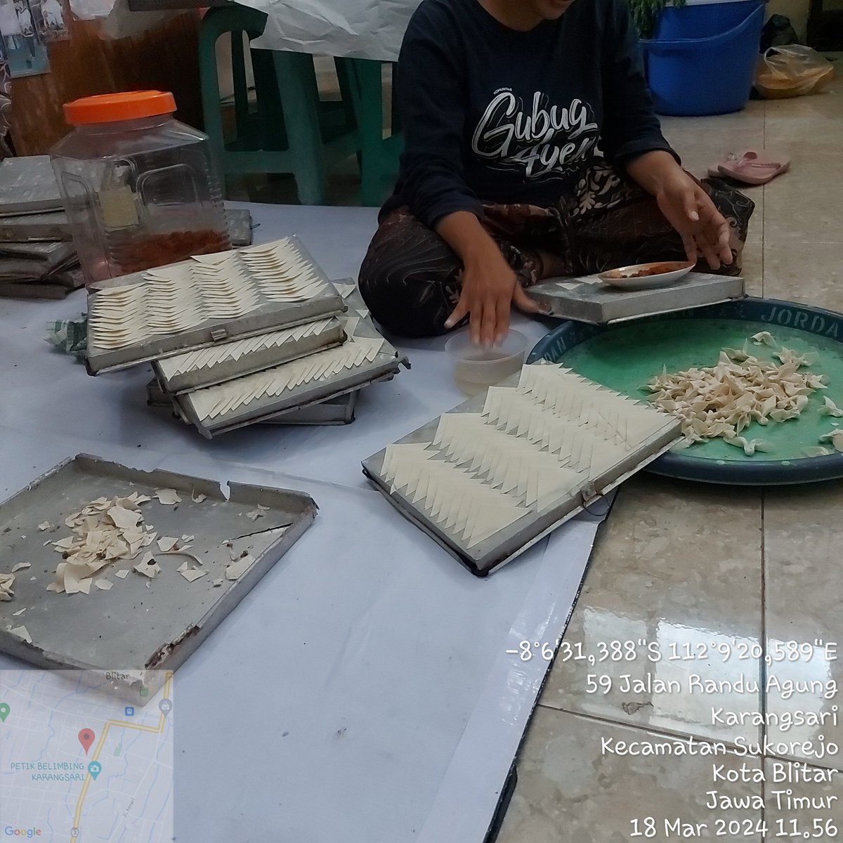 SityR6's tweet photo. Senin(18/03/2024) Siti R LuhKotaBlitar,melaporkan produksi olahan snack SumpiaQu Abon Ikan di Poklahsar Mekar Sari B Hj. Musripah Kel.Karangsari Kec. Sukorejo sebyk 200kg, harga jual 60rb/kg
#GiatLuhkanSatminkalBWI
#Produksi
#KotaBlitar
@bppsdm_bp3bwi 
@bppsdm_kp 
@puslatluhkp https://t.co/U03eJI0Pu5